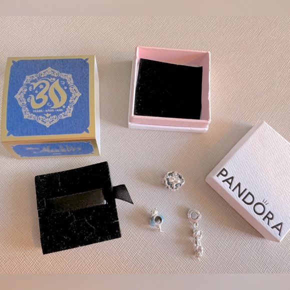 Set of 3 PANDORA - Disney Aladdin, Jasmin & Genie Charm Gift Set - Picture 10 of 10